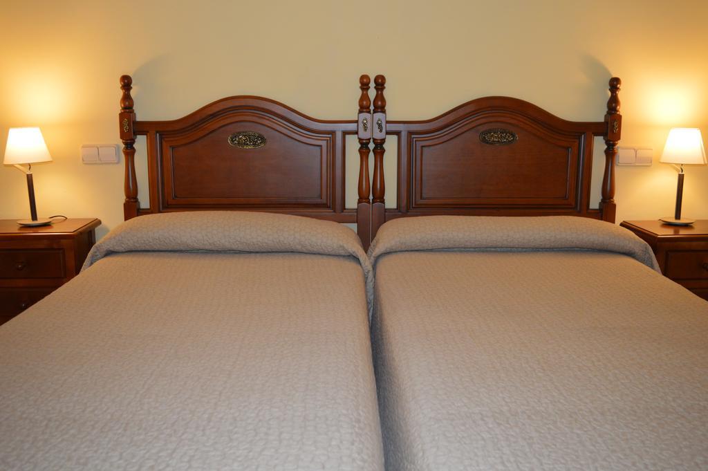 Hostal Revinuesa Ngoại thất bức ảnh
