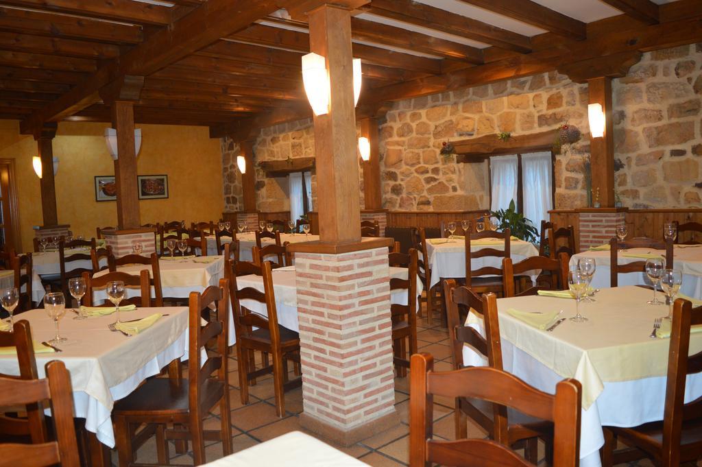 Hostal Revinuesa Ngoại thất bức ảnh