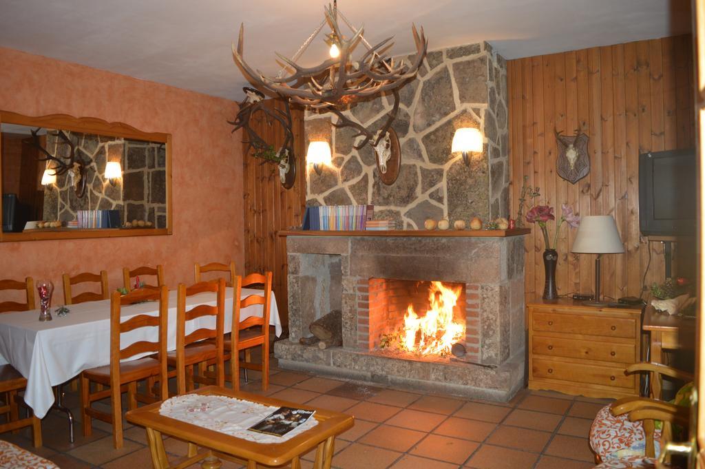 Hostal Revinuesa Ngoại thất bức ảnh